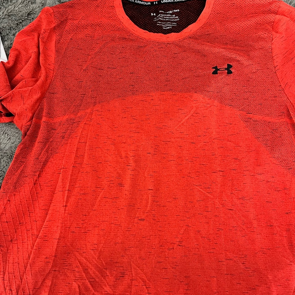Mens Under Armour athletic shirt. Performance. Size xxl